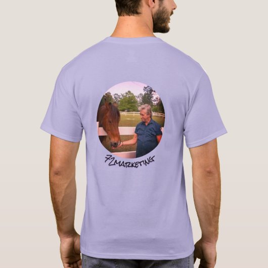 Stefanie Bergeronのカスタムな家族会のワイシャツVick Tシャツ (裏面)