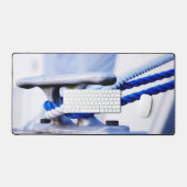 Steiger met bootkikker voor aanleggen in de haven. デスクマット (キーボード&マウス)