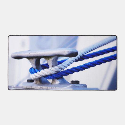 Steiger met bootkikker voor aanleggen in de haven. デスクマット (正面)