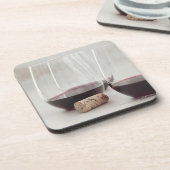 stemlessガラスの赤ワイン コースター (左側)