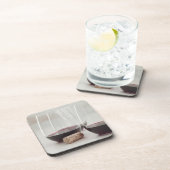 stemlessガラスの赤ワイン コースター (右側)