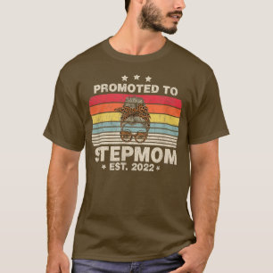 Stepmom Est 2022女性レトロファーストティムに昇格 Tシャツ