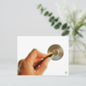 Stethoscoop in een hand voor een ziekenhuis sfeer. ポストカード (スタンド正面)