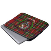 Stewart Scottish Clan Tartan and Crest ラップトップスリーブ (正面下部)