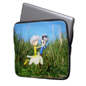 Stijldansende Fubby's in Narcissen jurk. ラップトップスリーブ (正面左)