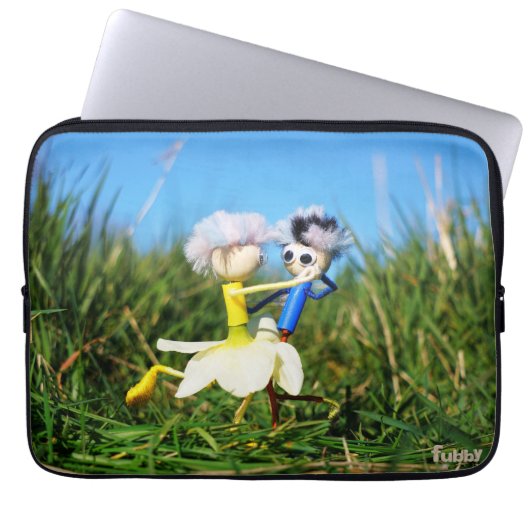 Stijldansende Fubby's in Narcissen jurk. ラップトップスリーブ (正面)