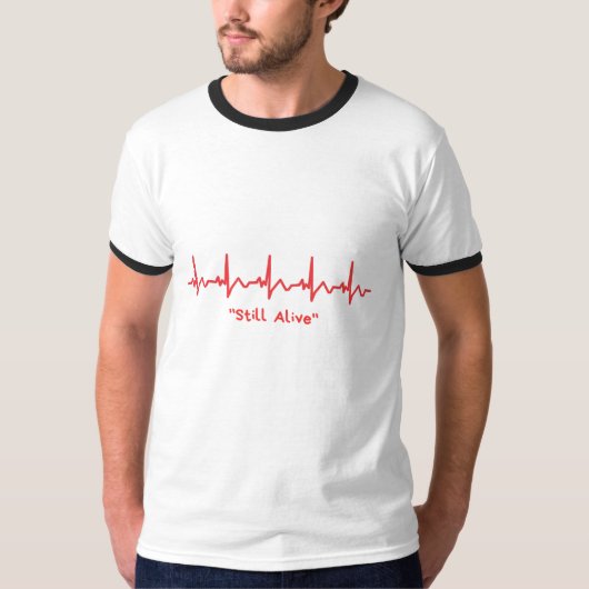 Still Alive – Minimal Heartbeat Dark Humor Design Tシャツ (正面)