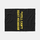 Still Can't Beat Michigan Shirt Still Can't Beat M フリースブランケット (正面(横))