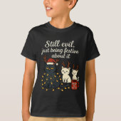 Still Evil, Just Being Festive About It Funny Cat  Tシャツ (正面)