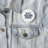 Still Healing Inside – Brain Injury Awareness  缶バッジ (インサイチュ)