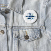 Still Healing Inside – Brain Injury Awareness 缶バッジ (インサイチュ)