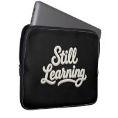 Still Learning Script Typography Laptop Sleeve ラップトップスリーブ (正面右)