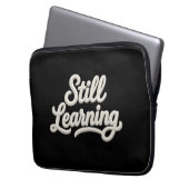Still Learning Script Typography Laptop Sleeve ラップトップスリーブ (正面左)