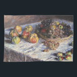 Still Life with Apple and Grues by Claude Monet キッチンタオル<br><div class="desc">Still Life with Apple and Grues (1880) by Claude Monetはヴィンテージの印象派のアート素晴らし・スチル・ライフ絵画ズだ。感謝のディナーにセットされたリンゴとブドウを含むテーブルの上のバスケットの様々な果物。アーティストについて：クロード・モネ(1840-1926)は印象派の運動の創始者であフランスのり絵画、その絵画の大部分は「空中に浮かぶ」（野外に浮かぶ）スタイル印象派の風景である。</div>