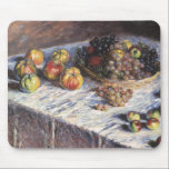 Still Life with Apple and Grues by Claude Monet マウスパッド<br><div class="desc">Still Life with Apple and Grues (1880) by Claude Monetはヴィンテージの印象派のアート素晴らし・スチル・ライフ絵画ズだ。感謝のディナーにセットされたリンゴとブドウを含むテーブルの上のバスケットの様々な果物。アーティストについて：クロード・モネ(1840-1926)は印象派の運動の創始者であフランスのり絵画、その絵画の大部分は「空中に浮かぶ」（野外に浮かぶ）スタイル印象派の風景である。</div>
