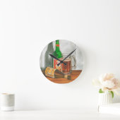 Still Life with Beer by Jennifer Goldberger ラウンド壁時計 (ホーム)