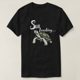 Still Loading – 穏やかなスローエネルギー デザイン Tシャツ