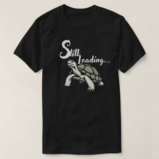 Still Loading – 穏やかなスローエネルギー デザイン Tシャツ (デザイン正面)