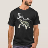 Still Loading – 穏やかなスローエネルギー デザイン Tシャツ (正面)