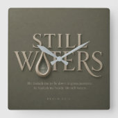 STILL WATERS | 詩篇 23:2 | スクエア壁時計 (正面)