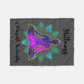 Stillness Is The Path To Clarity Gratitude Motivat フリースブランケット (正面(横))