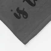 Stillness Is The Path To Clarity Gratitude Motivat フリースブランケット (角)