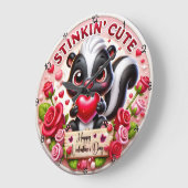 Stinkin Cute Skunk Valentine ラージ壁時計 (傾斜)