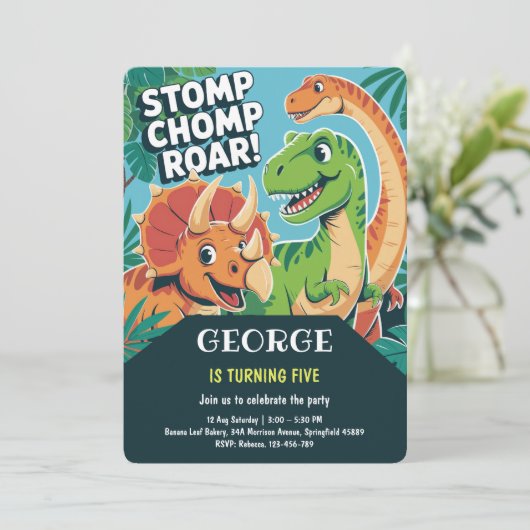 Stomp Chomp Roar | Fun Cute Dinosaurs 5th Birthday 招待状 (スタンド正面)