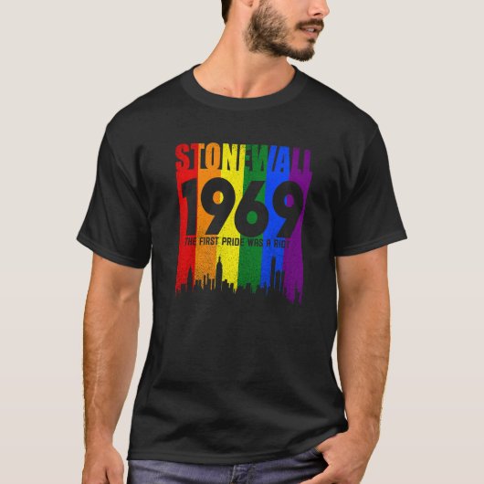 Stonewall 1969 Was A Riot LGBTQ LGBT Lesbian Gay P Tシャツ (正面)