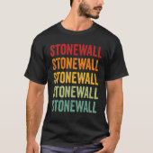 Stonewall County Texas Rainbow Text Design Tシャツ (正面)
