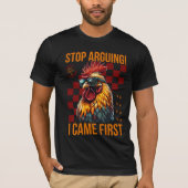 Stop Arguing I Came First Funny Rooster Design Tシャツ (正面)