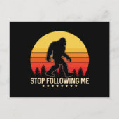 Stop Following Me | Bigfoot Retro Design ポストカード (正面)