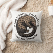 Stop wildlife trafficking - Save the pangolin  クッション (ブランケット)