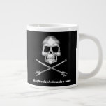 StopMotionAnimation.com 25th Anniversary Jumbo Mug ジャンボコーヒーマグカップ<br><div class="desc">追加！2006年のオルスカルとボーンズ！アニメーターはコーヒーが必要で、たまにはたくさん飲む！だから、このXLマグはあなたのキットに完璧な追加になる。2006年のオリジナルロゴを使用したStopMotionAnimation.com 25th Anniversary Jumbo 20 oz Mugクラシック in Ambient Black。</div>