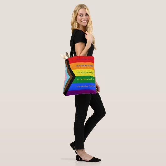 Stories Matter Intersectional Pride Flag Rainbow トートバッグ (モデル)