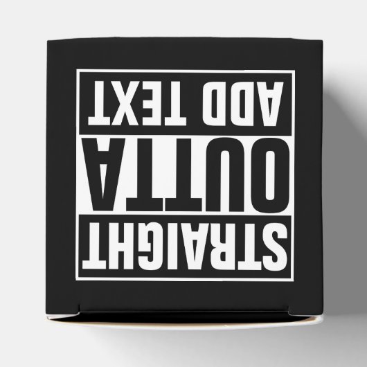 STRAIGHT OUTTA – ここにテキストを追加/独自に作成 フェイバーボックス (上部)