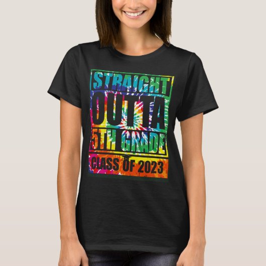 Straight Outta 5th Grade Great Graduation   2 Tシャツ (正面)