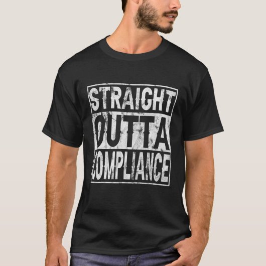 Straight Outta Compliance Out Of Compliance Distre Tシャツ (正面)