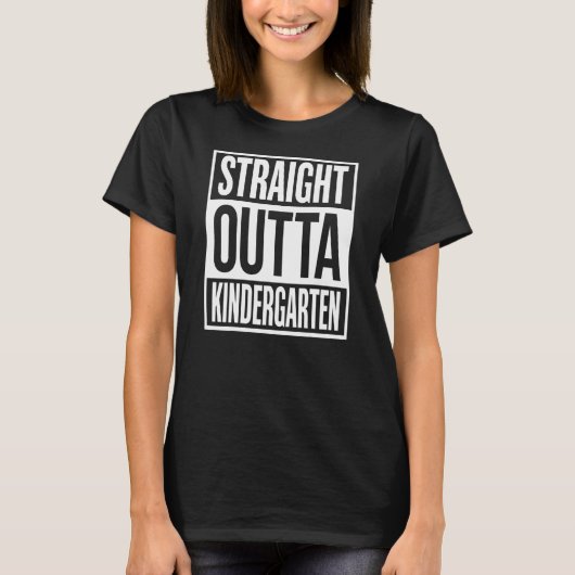 Straight Outta Kindergarten Class of 2022 Grad Tシャツ (正面)