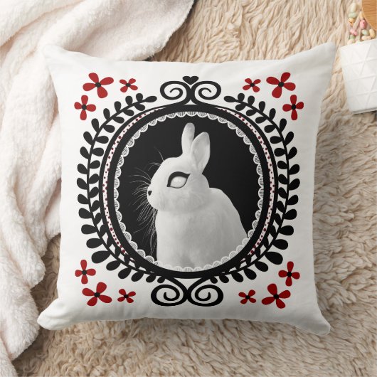 Strange White Bunny: White, Black & Red Throw Pill クッション (ブランケット)