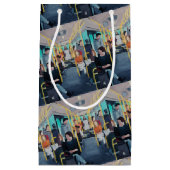 Stranger on the Bus Painting by Alfred Fox スモールペーパーバッグ (正面)