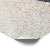 Straw Hat on White Sand by Sparkling Ocean ポスター (コーナー)