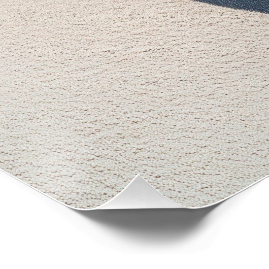 Straw Hat on White Sand by Sparkling Ocean ポスター (コーナー)