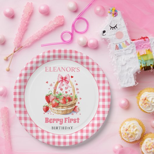 Strawberries and pink bow Berry First Birthday ペーパープレート (パーティー)