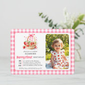 Strawberries, pink bow Berry First Birtday photo 招待状 (スタンド正面)