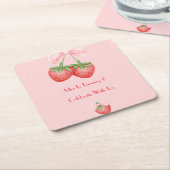 STRAWBERRIES PINK BOW BIRTHDAY  スクエアペーパーコースター (アングル)