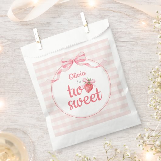 Strawberries Two Sweet 2nd Birthday  フェイバーバッグ (クリップ留めされた状態)