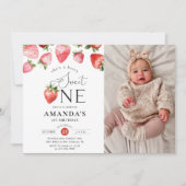 Strawberry 1st Birthday Berry Sweet One Photo 招待状 (正面)