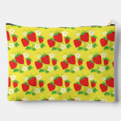 Strawberry and Flower Yellow Pattern Monogrammed アクセサリーポーチ (裏面)