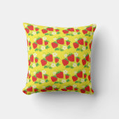 Strawberry and Flower Yellow Pattern Throw Pillow クッション (正面)